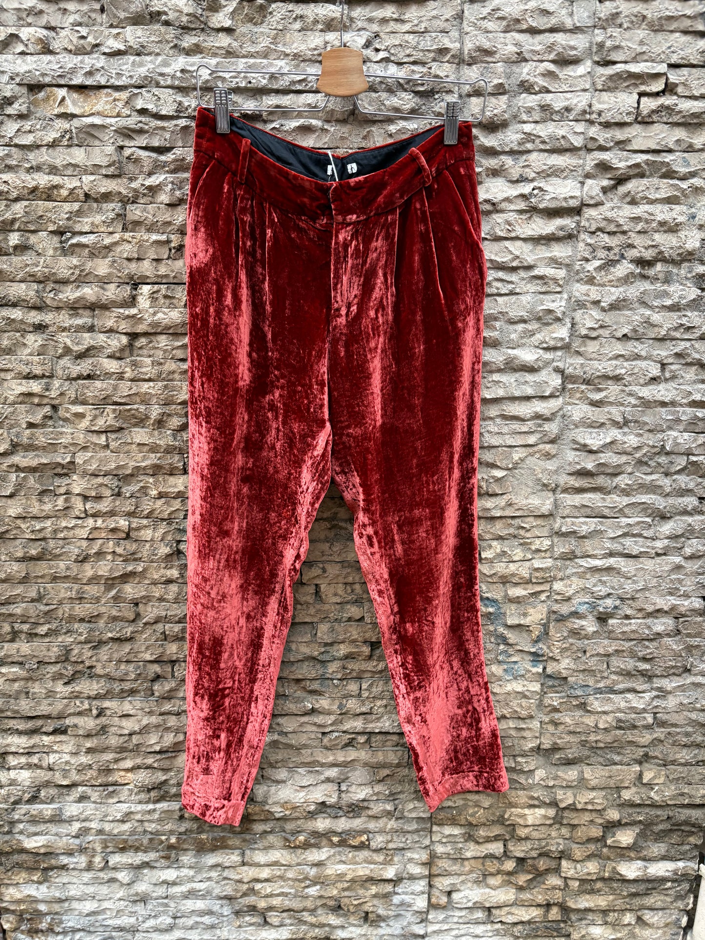 MASSCOB. Pantalón terciopelo pinzas