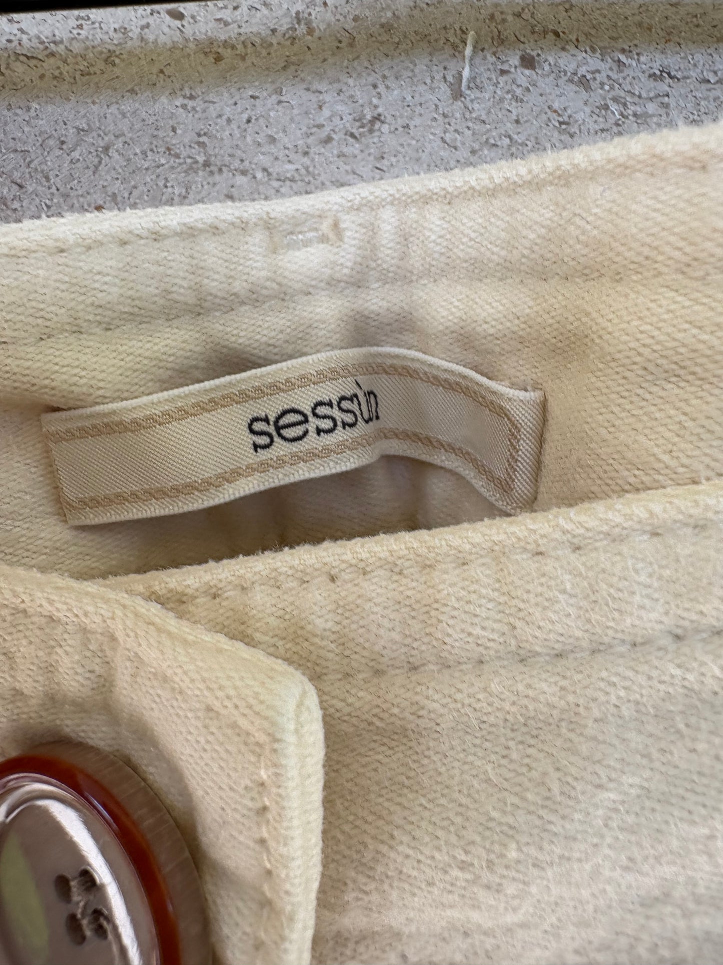 SESSÚN. Denim beiges bolsillos