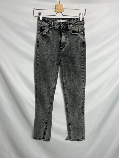 ZARA. Straight-leg gray denim trousers with slits. Size 34