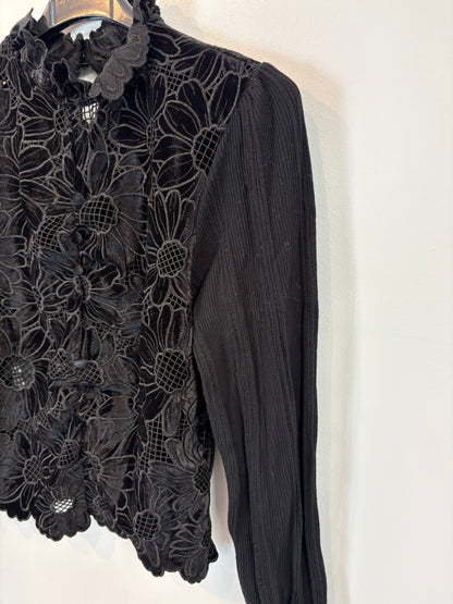 SANDRO. Top negro flores encaje T.2(s/m)