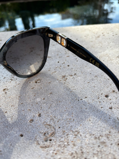 TWINSET. Gafas de sol tonos grises