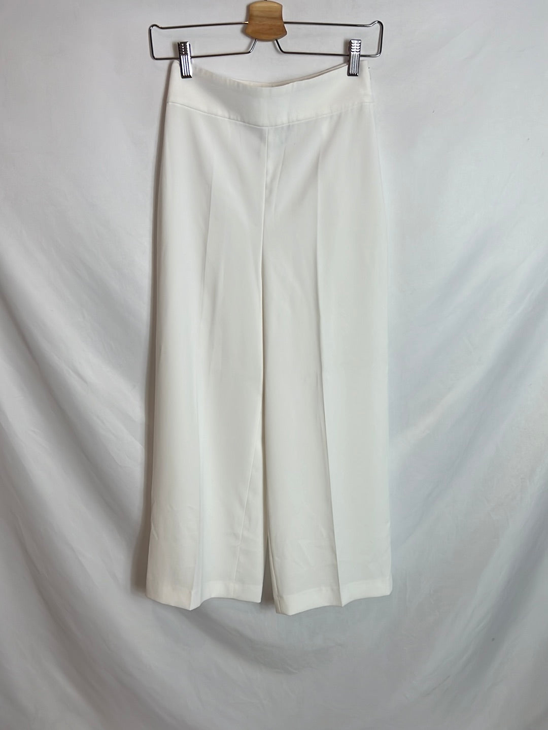 ZARA. Pantalón blanco fluido culotte. T XS