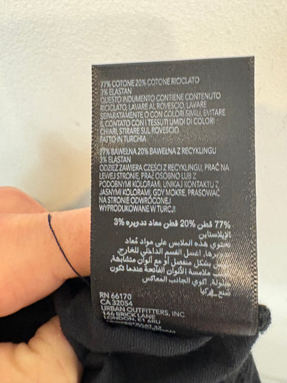 URBAN OUTFITERS. Mono largo negro textura