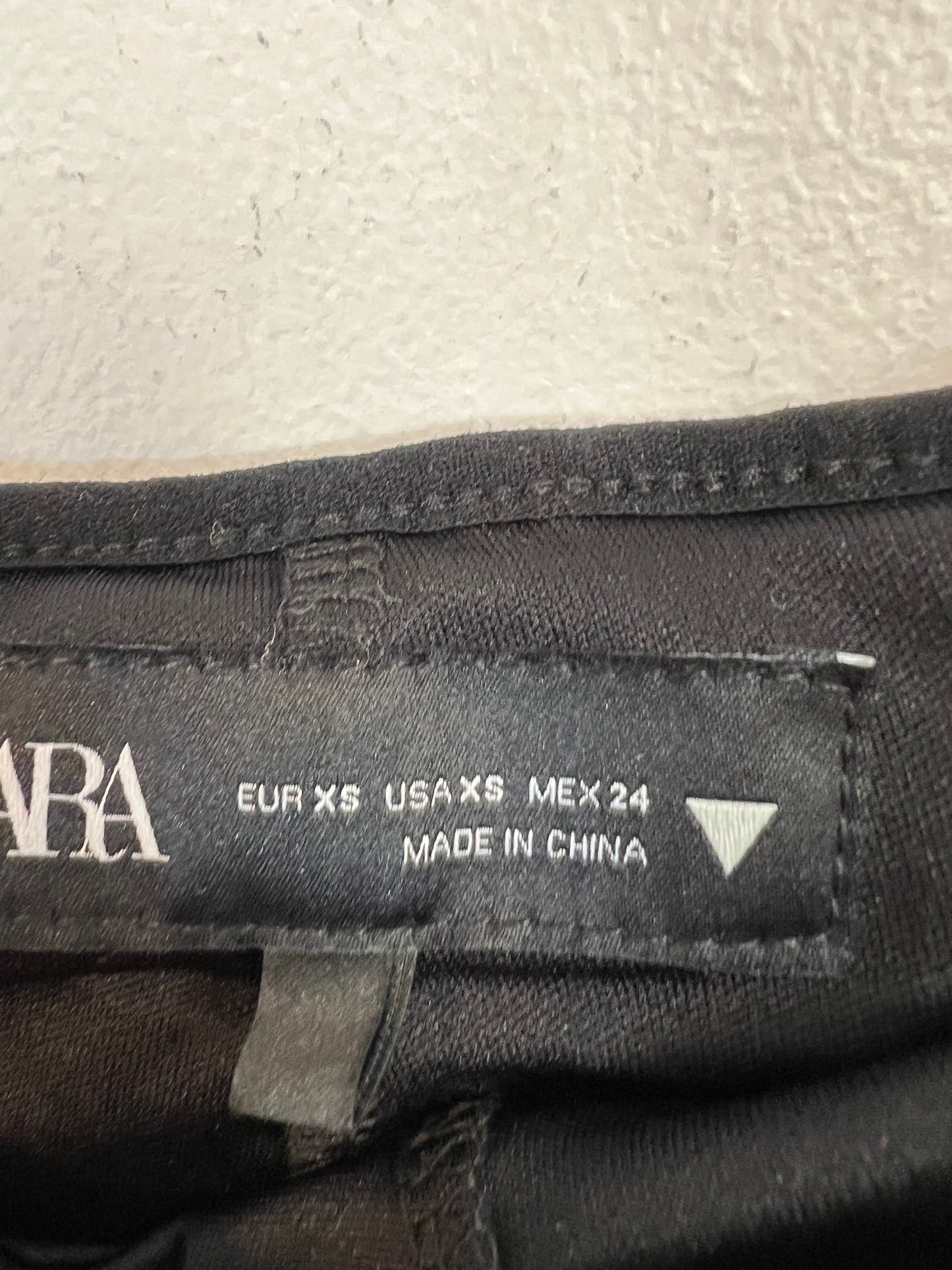 ZARA. Falda negra tull T.xs