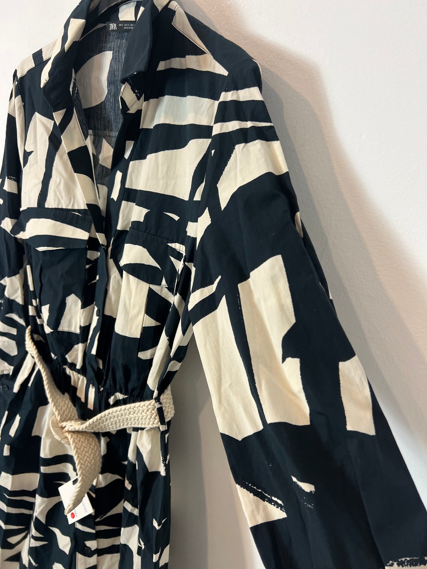 ZARA. Vestido midi camisero bicolor. T S