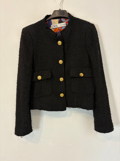 ZARA. Chaqueta negra tweed botones dorados