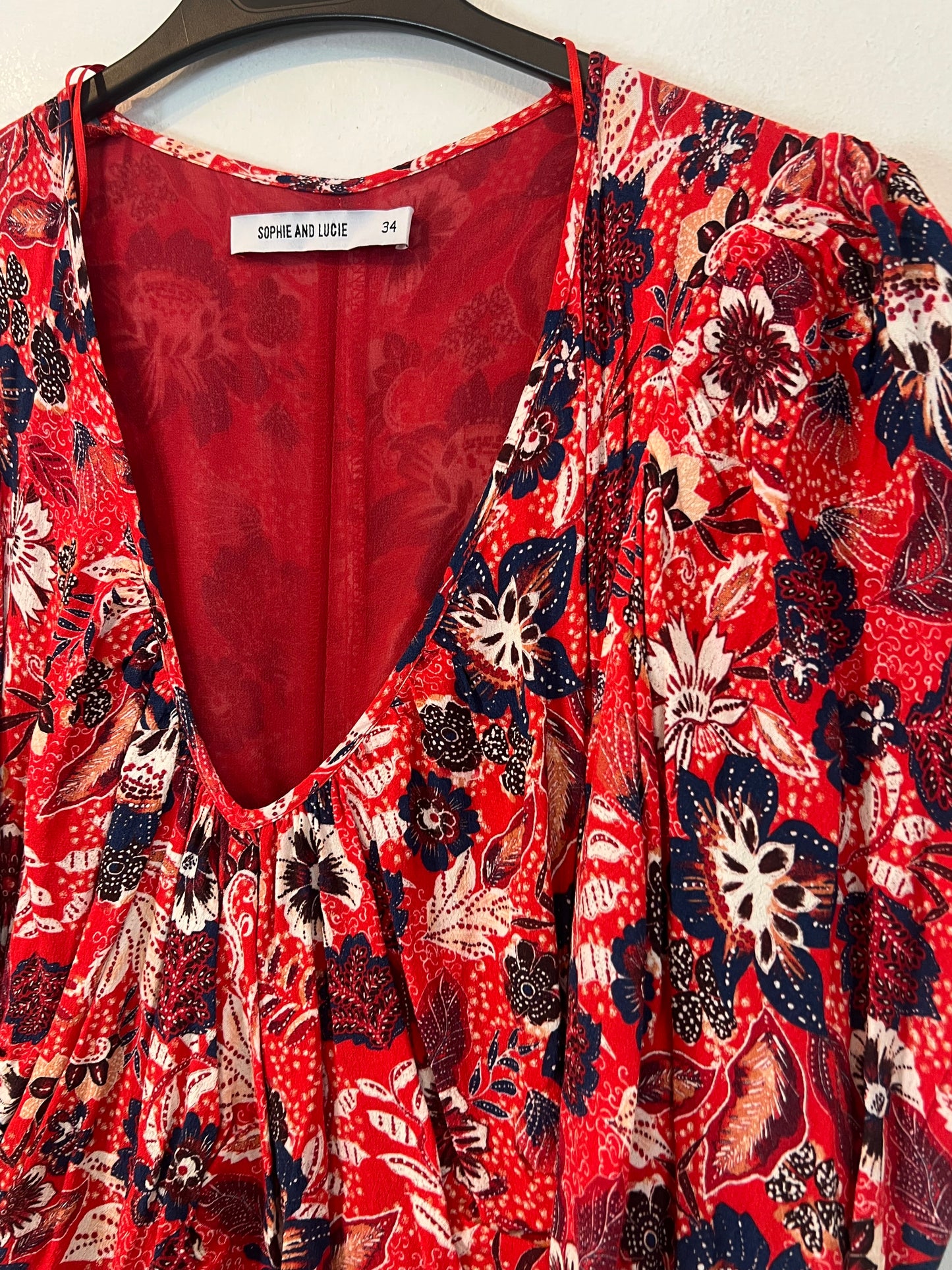 AMEÉ. Sleeveless fringed sweater S.(s)