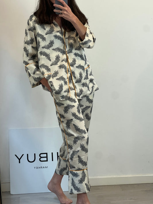 ERRE. Total look fluido estampado hojas
