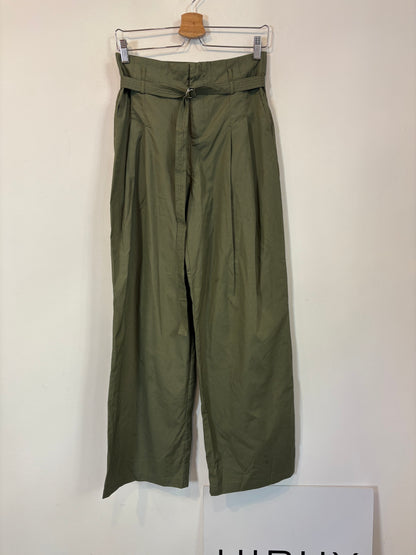 MANGO. Pantalón verde ancho
