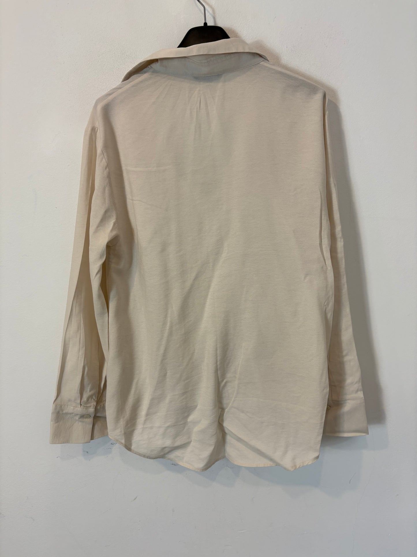 MASSIMO DUTTI. Camisa beige nudo