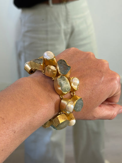 OTRAS, Pulsera dorada y piedras