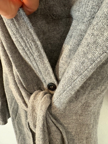 ZARA. Vestido largo cruzado gris