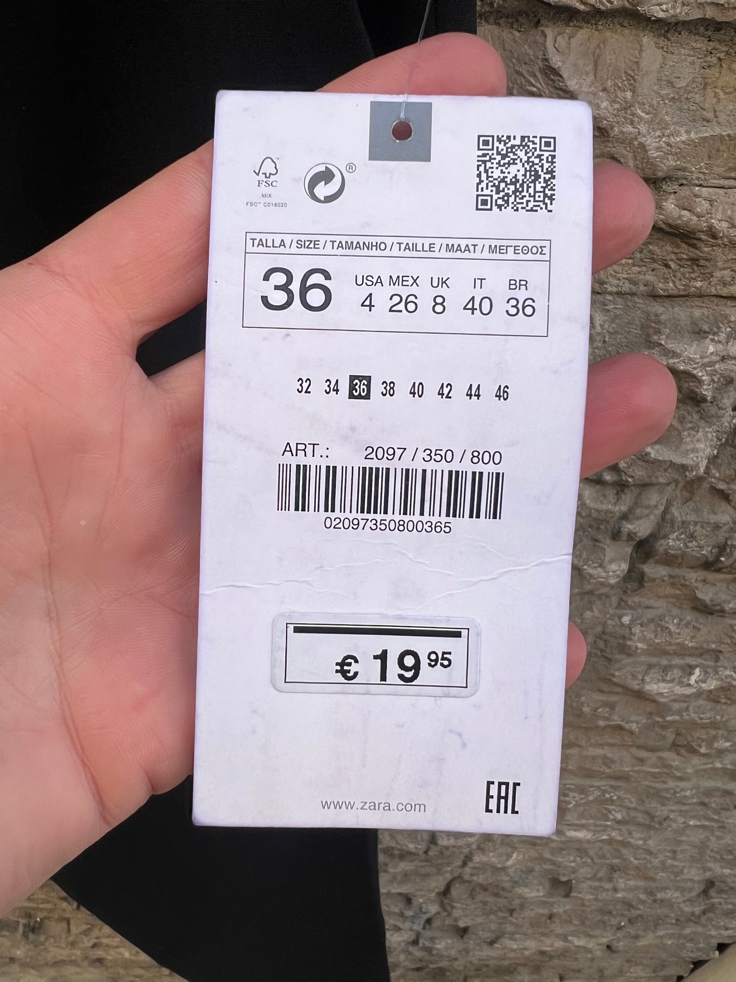 ZARA. Pantalón negro de vestir. T 36