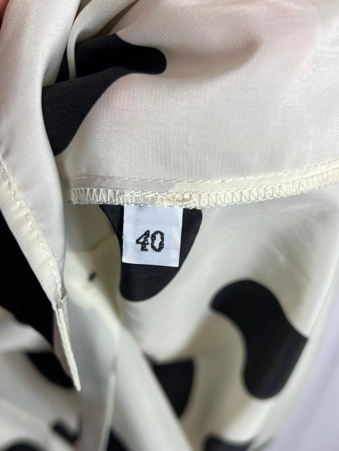 MARZIA GENESI. Total look skirt and silk blouse with polka dots. T 38/40