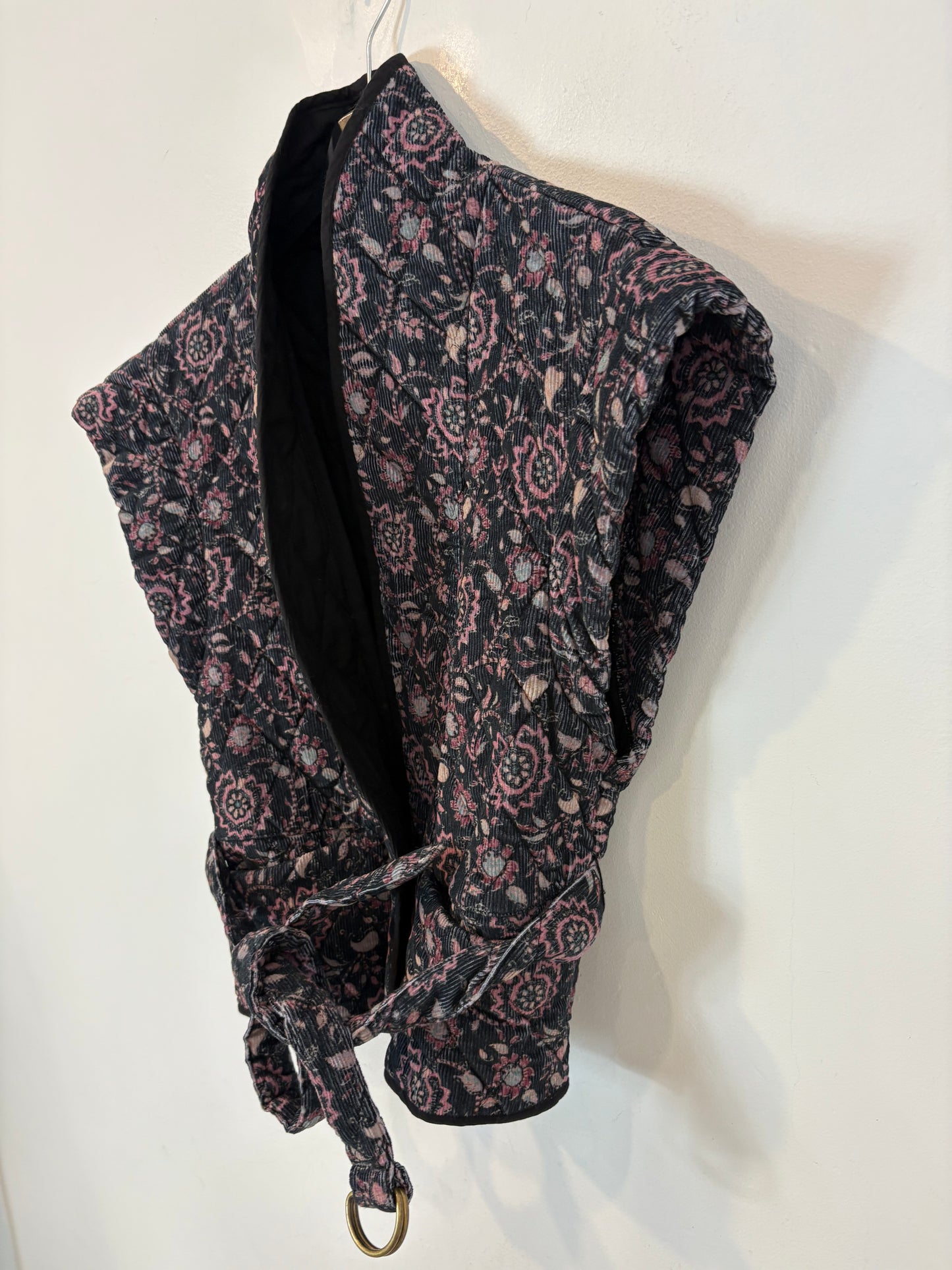 OTRAS. Chaleco azul textura flores