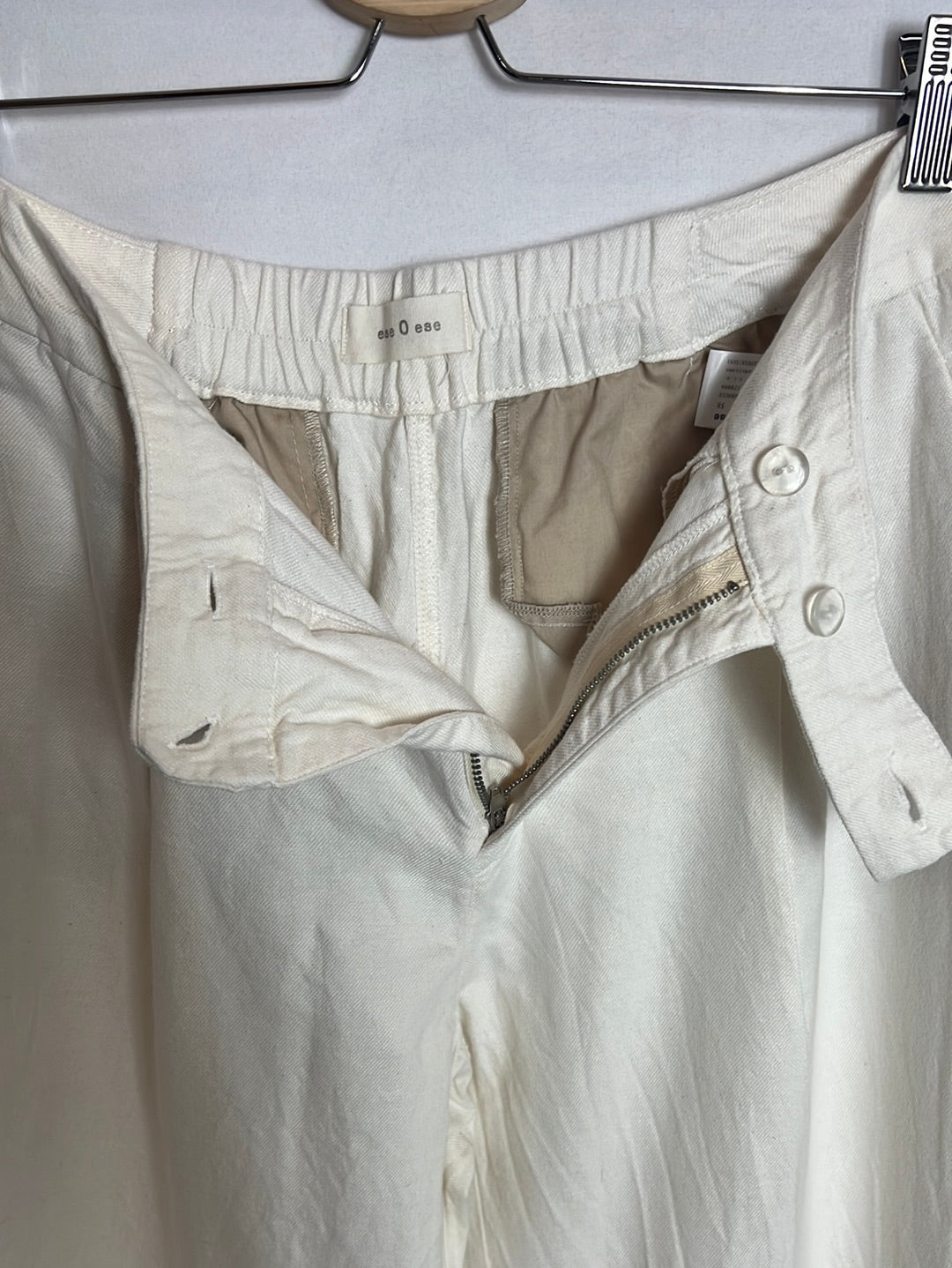 ESE O ESE. Pantalón fluido color crudo. T 38