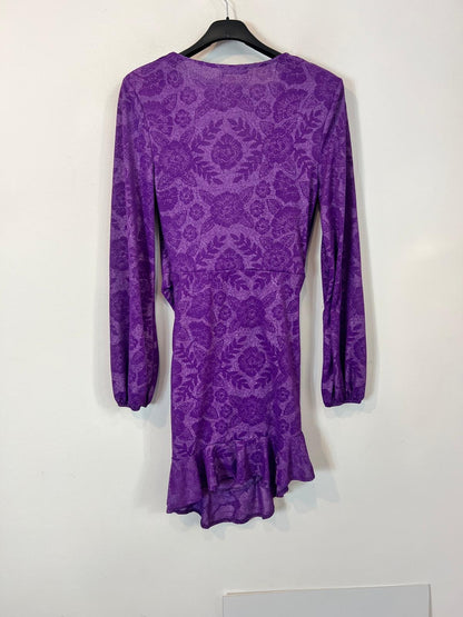 ZARA. Vestido fruncido flores moradas