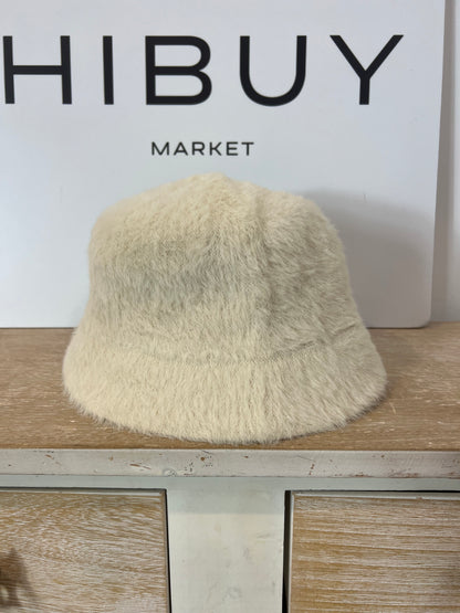 PRIMARK. Bucket pelo beige