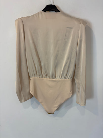 IQ COLLECTION. Body beige hombreras