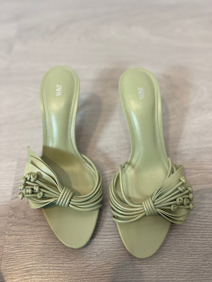 ZARA. Sandalia pastel tiras. T 38