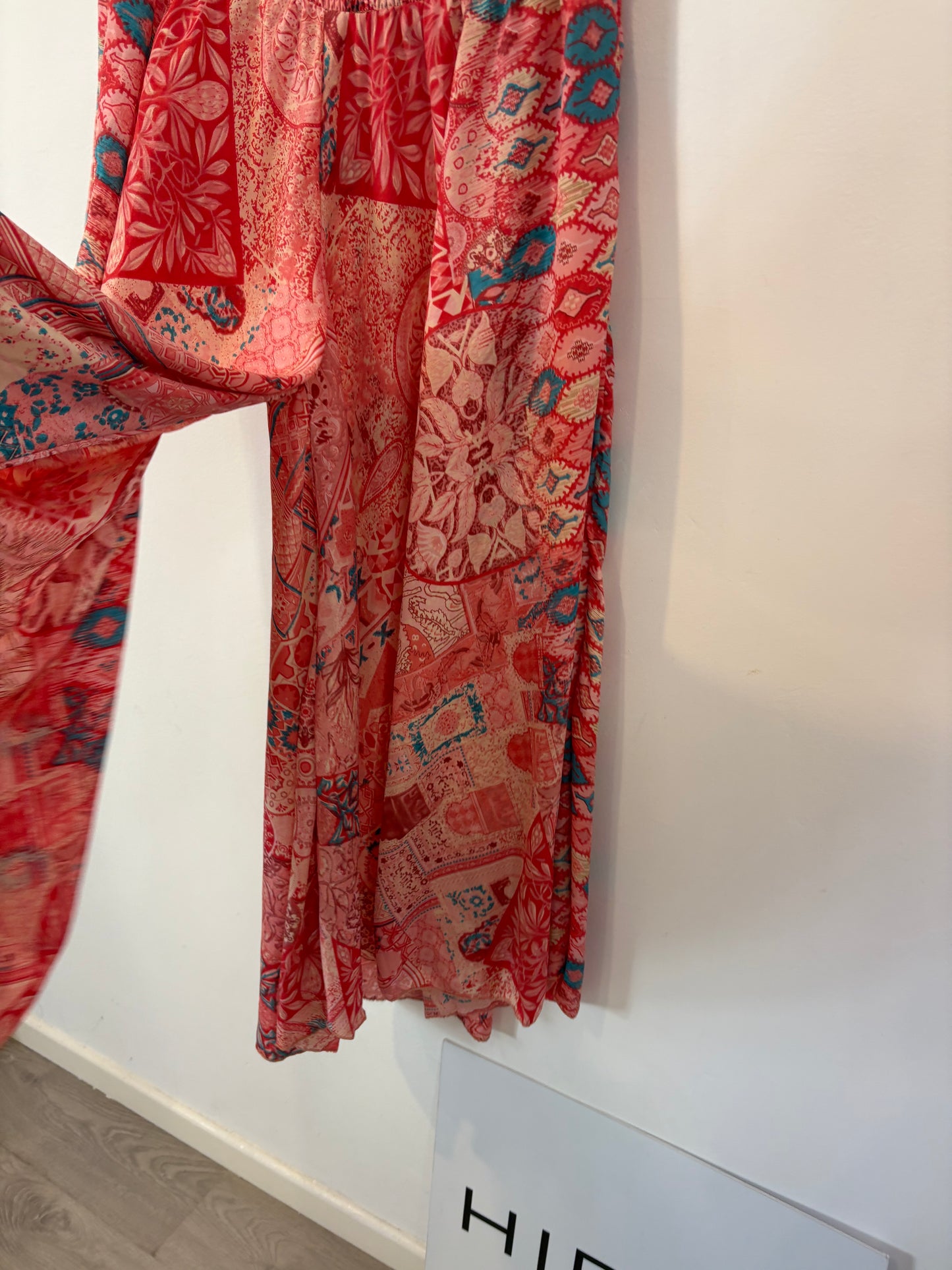 Pantalón seda efecto falda estampado