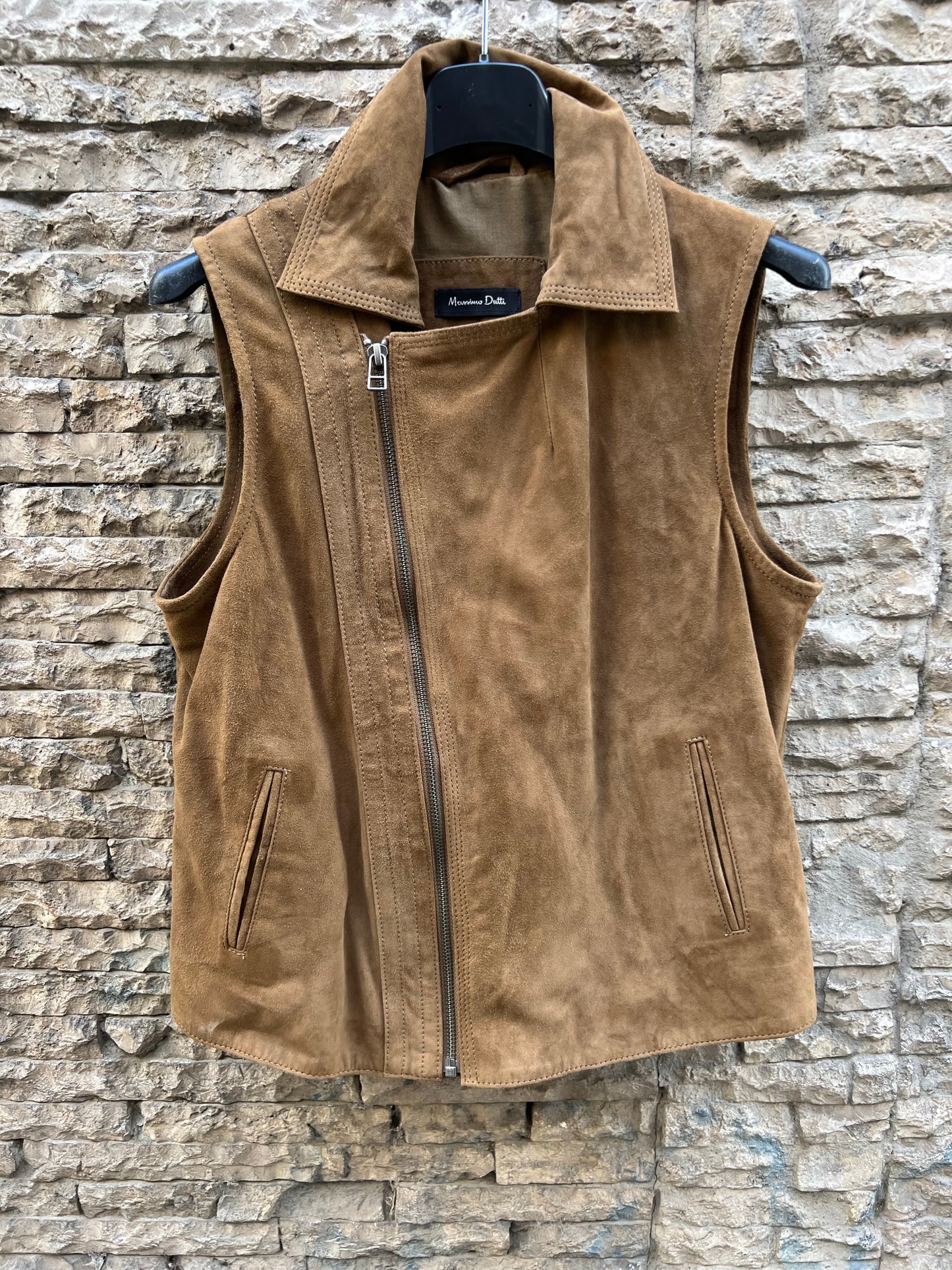 MASSIMO DUTTI. Zippered leather vest. TM