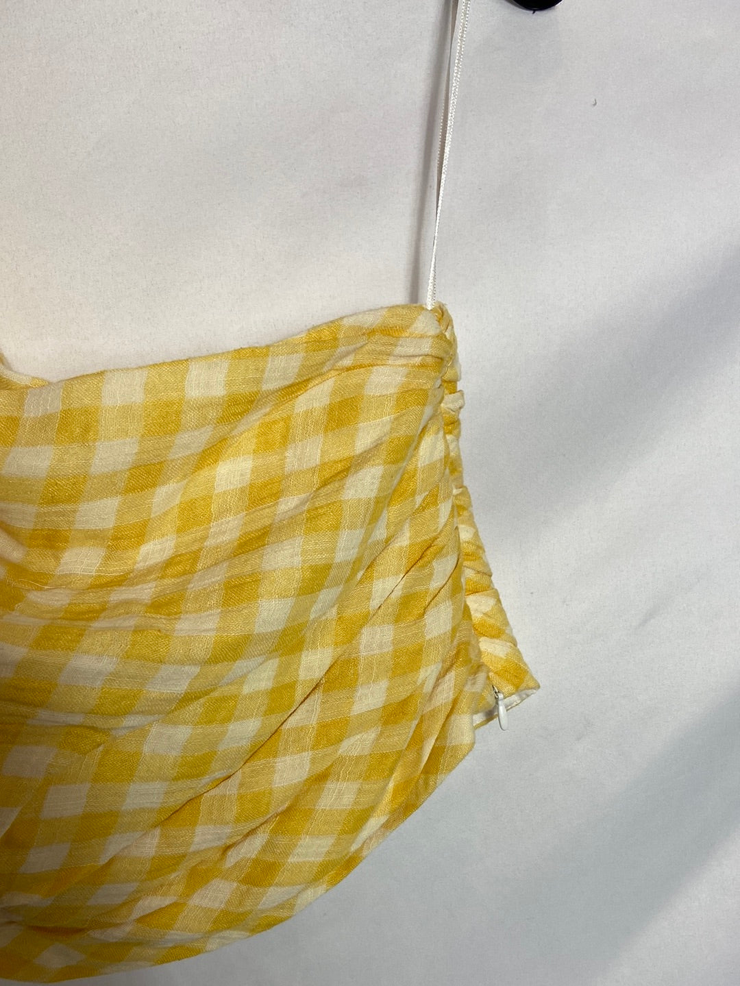 ZARA. Asymmetrical checked top. Ts