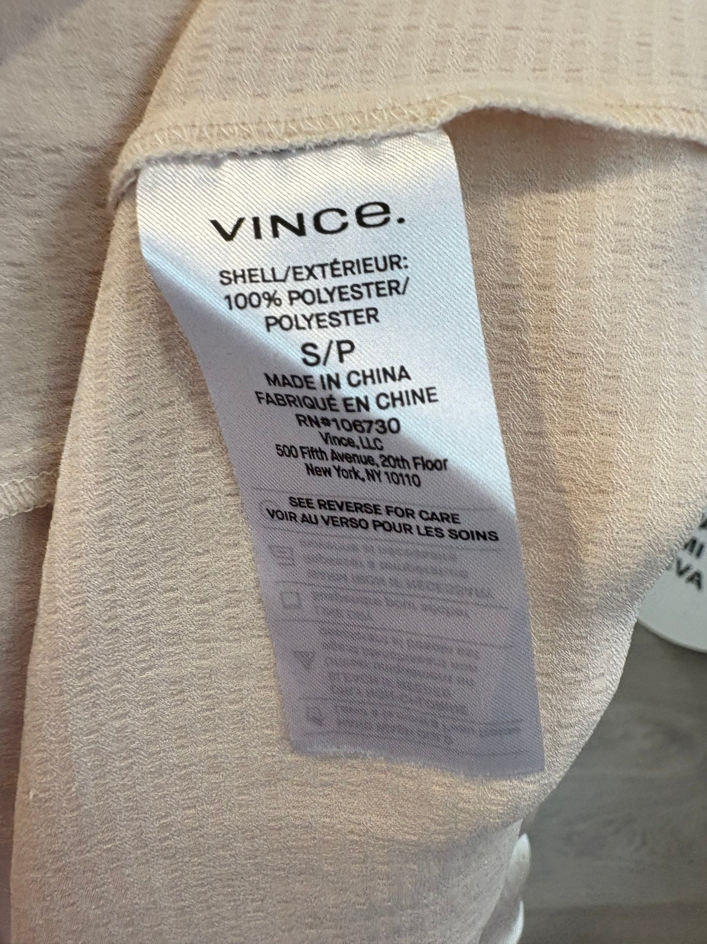 VINCE. Falda midi plisada asimétrica