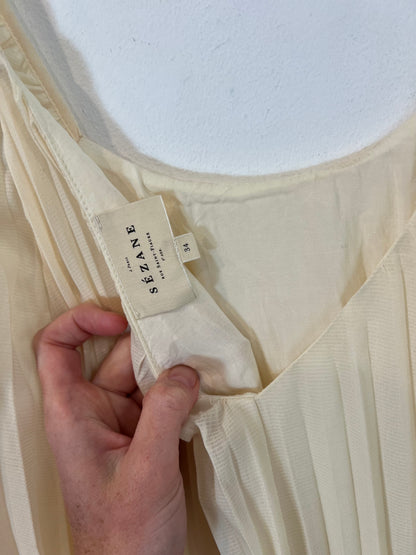 SÉZANE. Vestido plisado beige. T 34