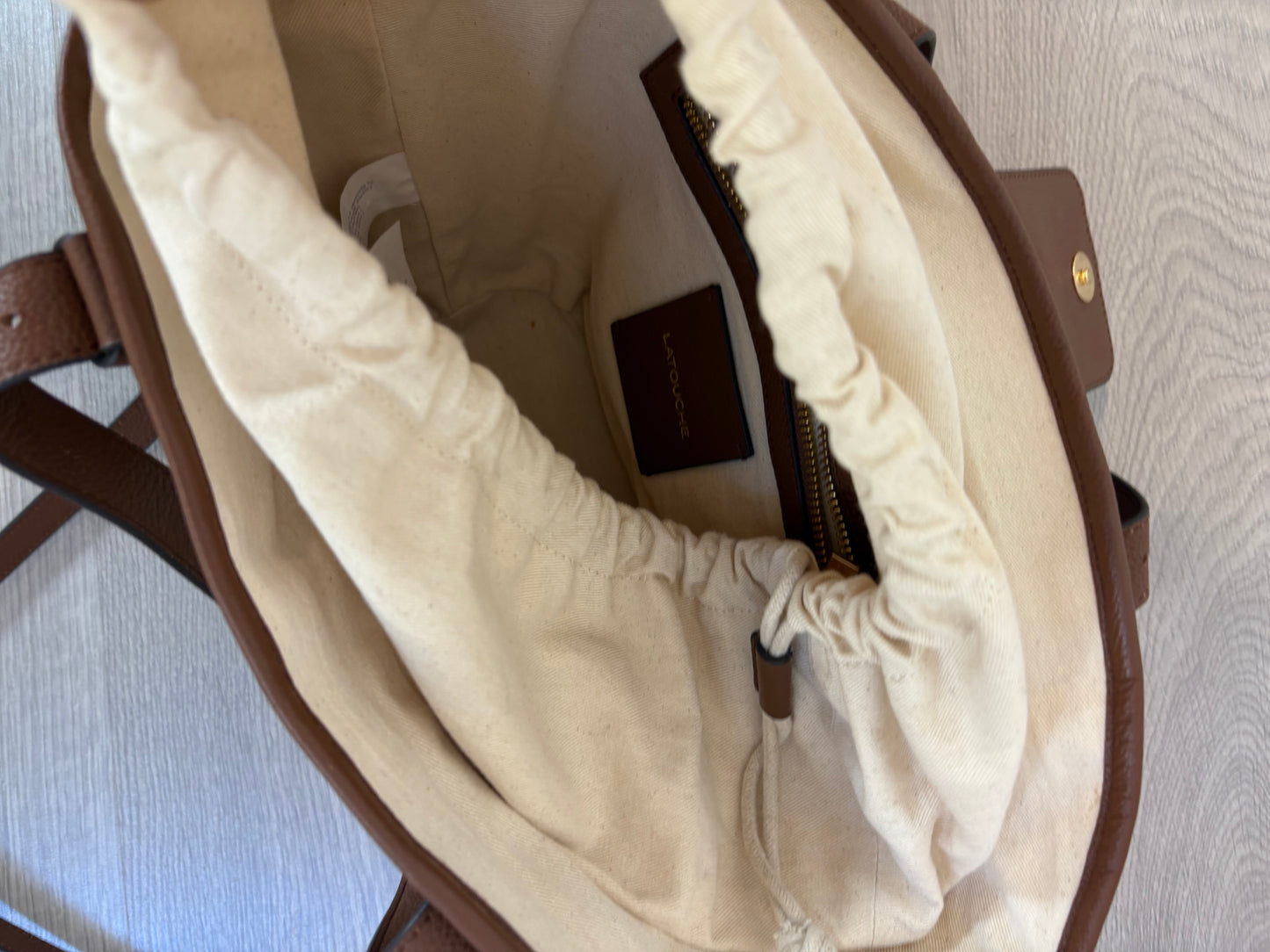 LATOUCHE. Cesta de lona y piel estampada