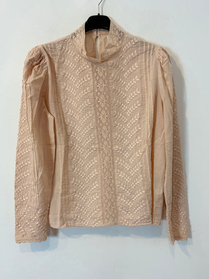 PETITE MENDIGOTE. Blusa rosa palo bordada