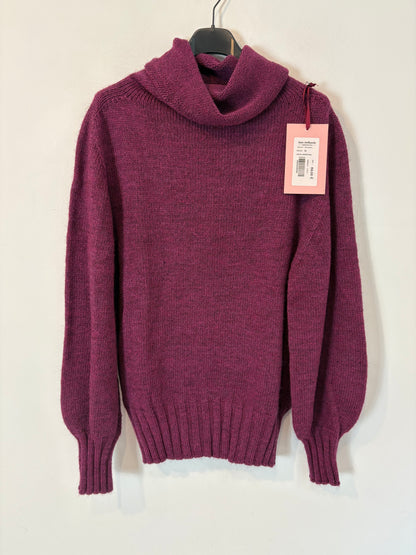 SEE IOU x JUAN AVELLANEDA. Burgundy turtleneck sweater. TS