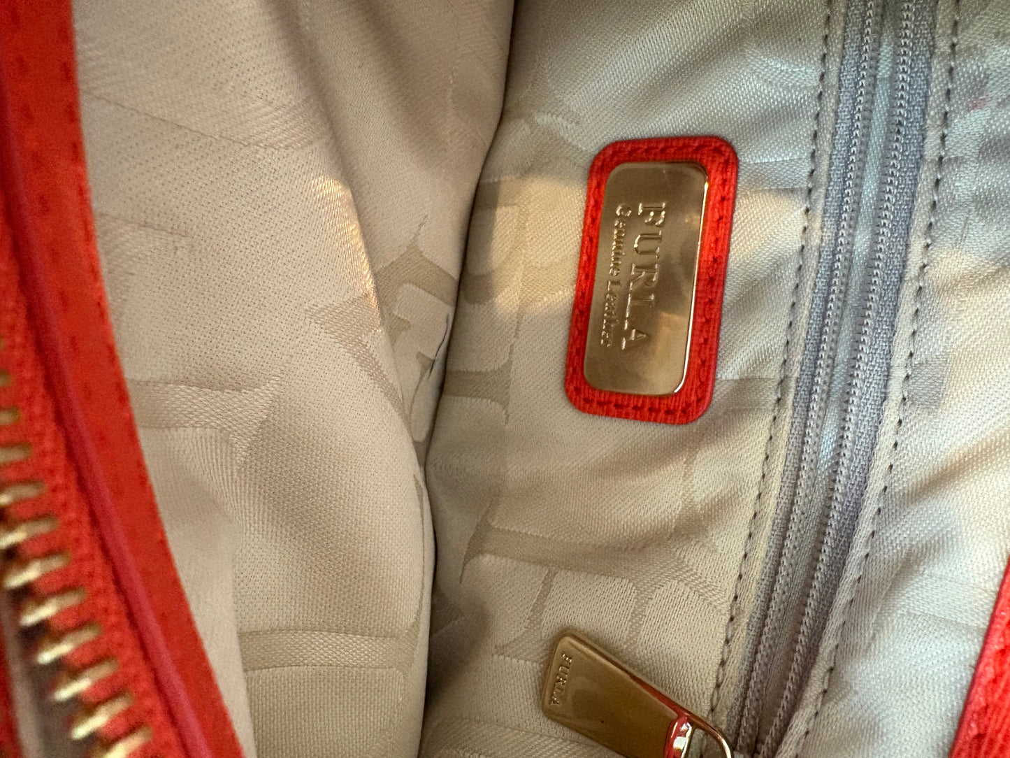 FURLA. Bolso rojo doble asa