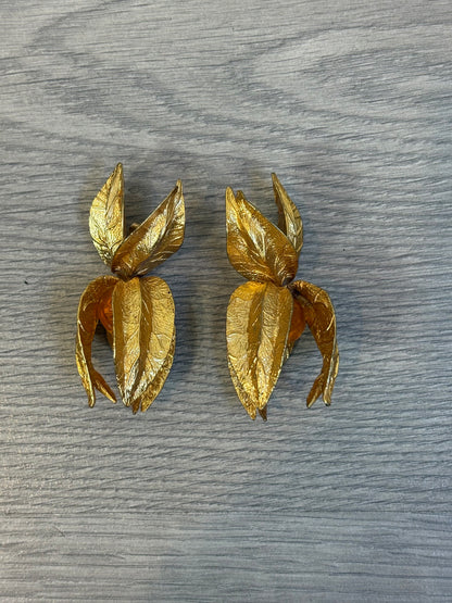 OTRAS. Pendiente estructura hojas ámbar