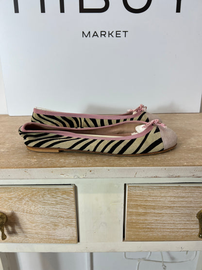 JAIME MASCARÓ. Animal print textured ballerina flat. 38.5