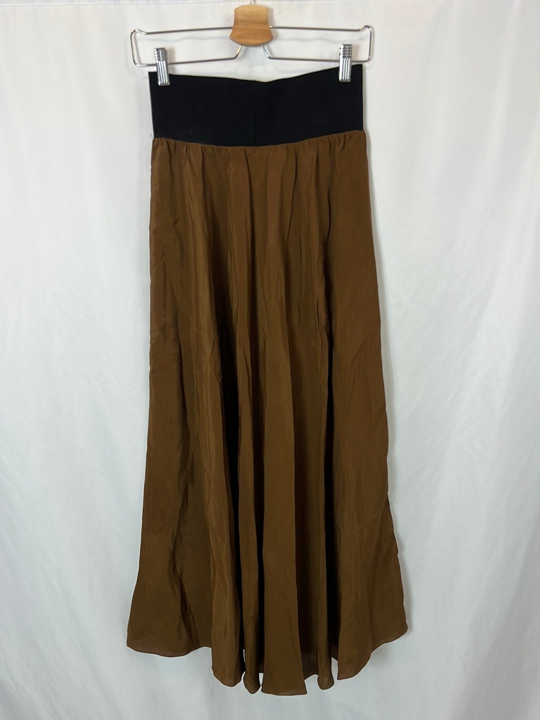 CORTANA. Flowing khaki skirt with waist detail. Size 38