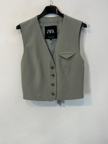 ZARA. Chaleco gris claro bolsillo