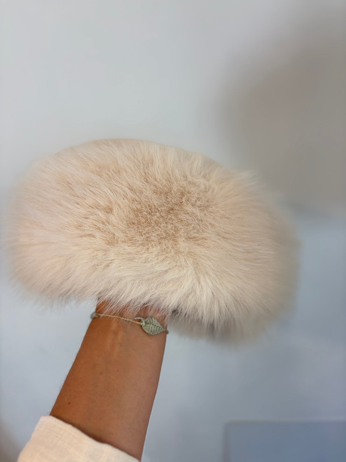 OTRAS. Gorro pelo beige