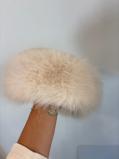 OTRAS. Gorro pelo beige