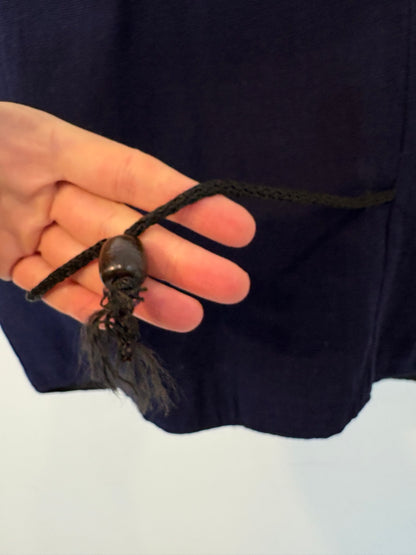 OTRAS. Chaleco azul bordado colores