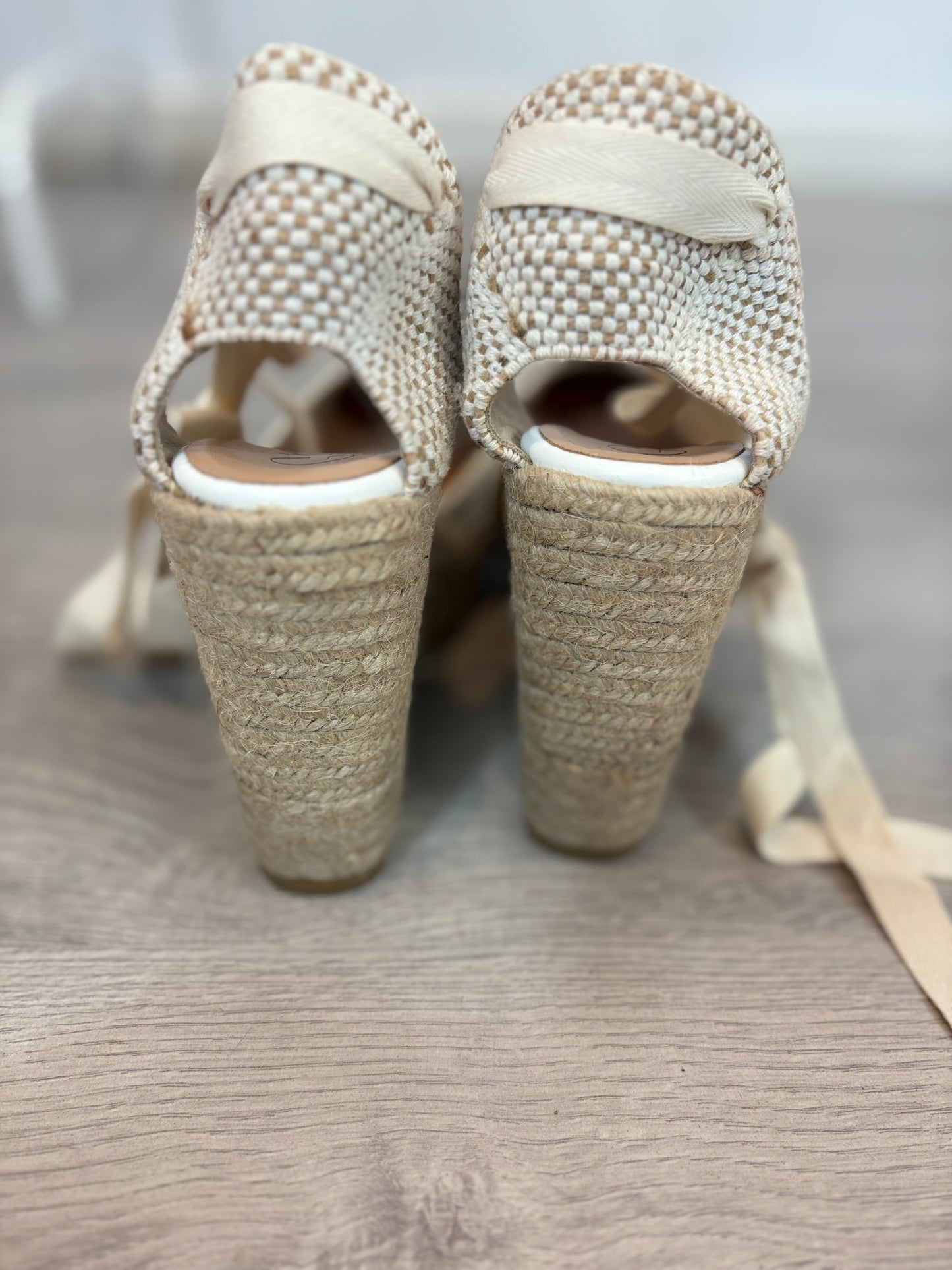 GAIMO. Cuña piel crema T 39