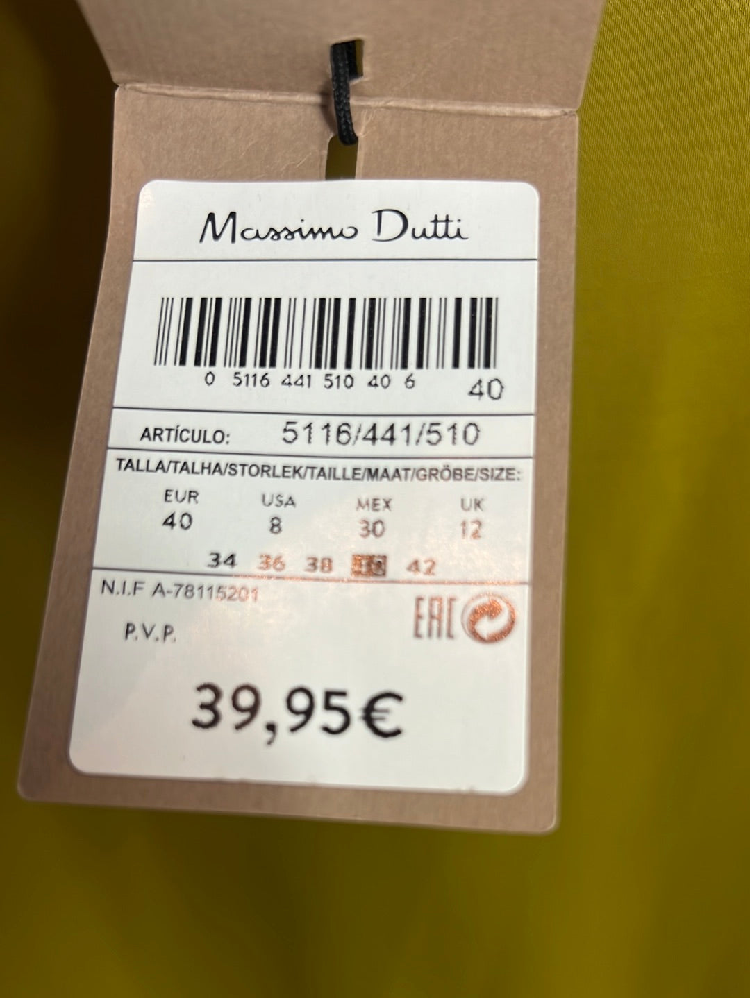 MASSIMO DUTTI. Top verde fluido. T 40