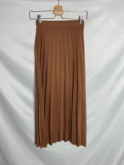 PULL&BEAR . Falda midi camel plisada. T S