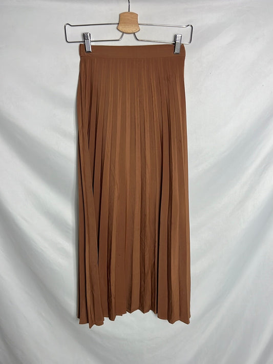 PULL&BEAR . Falda midi camel plisada. T S