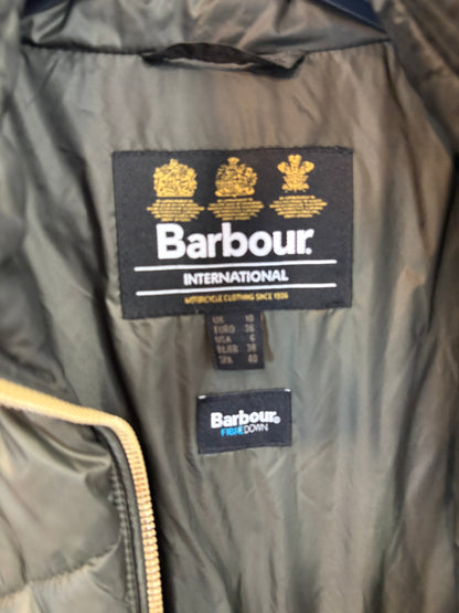 BARBOUR. Plumas verde capucha. T S