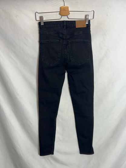 ZARA. Pantalón pitillo negro cintura alta. T 36
