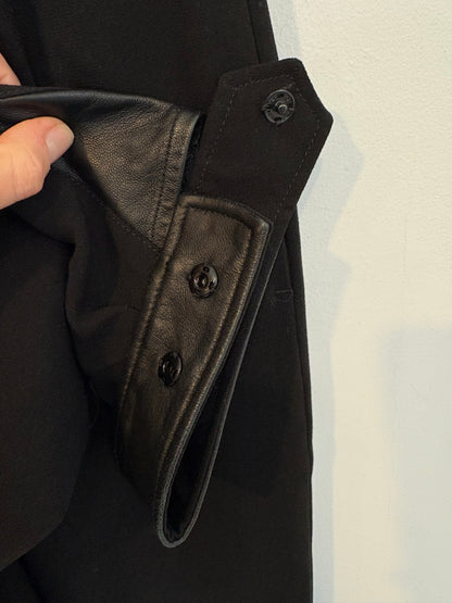 JOSEPH. Pantalón negro fluido detalles en piel
