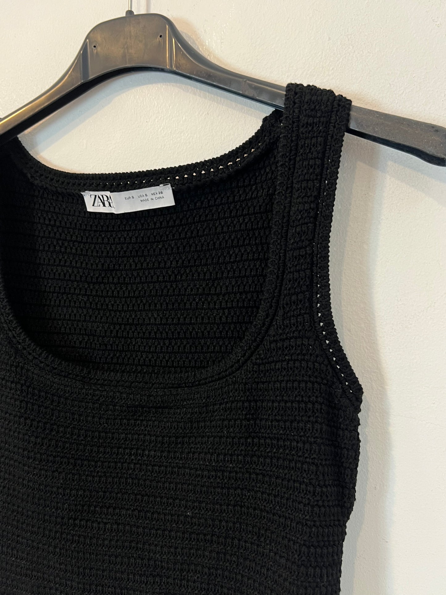 ZARA. Top negro punto T.s