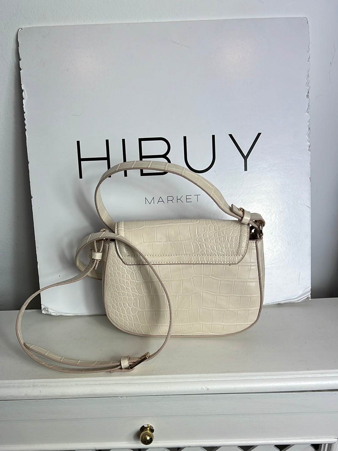 H&M. Bolso beige troquelado doble asa