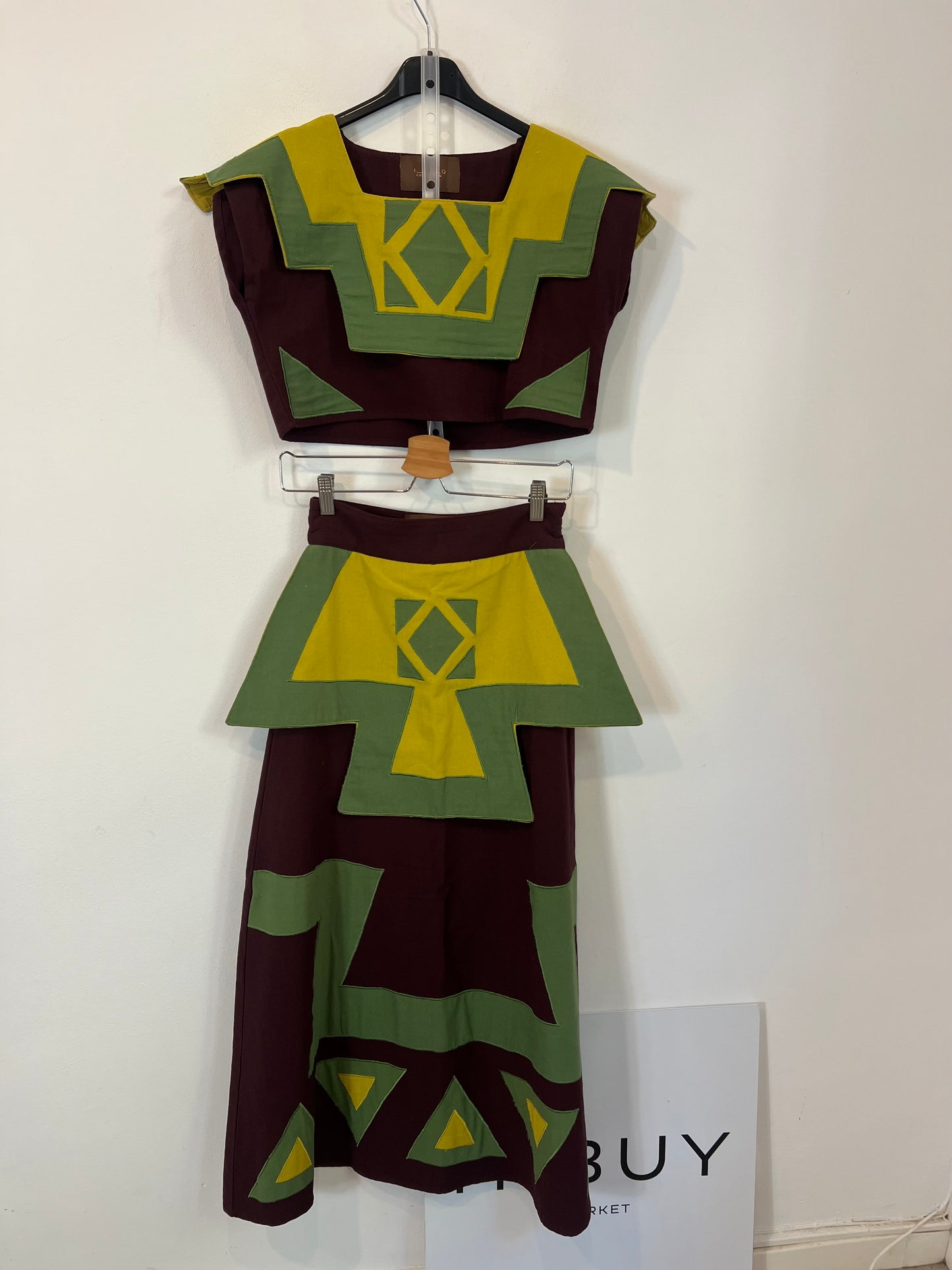 IQ COLLECTION. Total look top y falda T.s